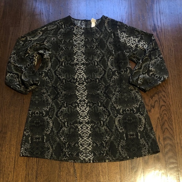 H&M Tops - H&M Elegant Black Snake Animal Print Flowy 3/4 Sleeve Tunic